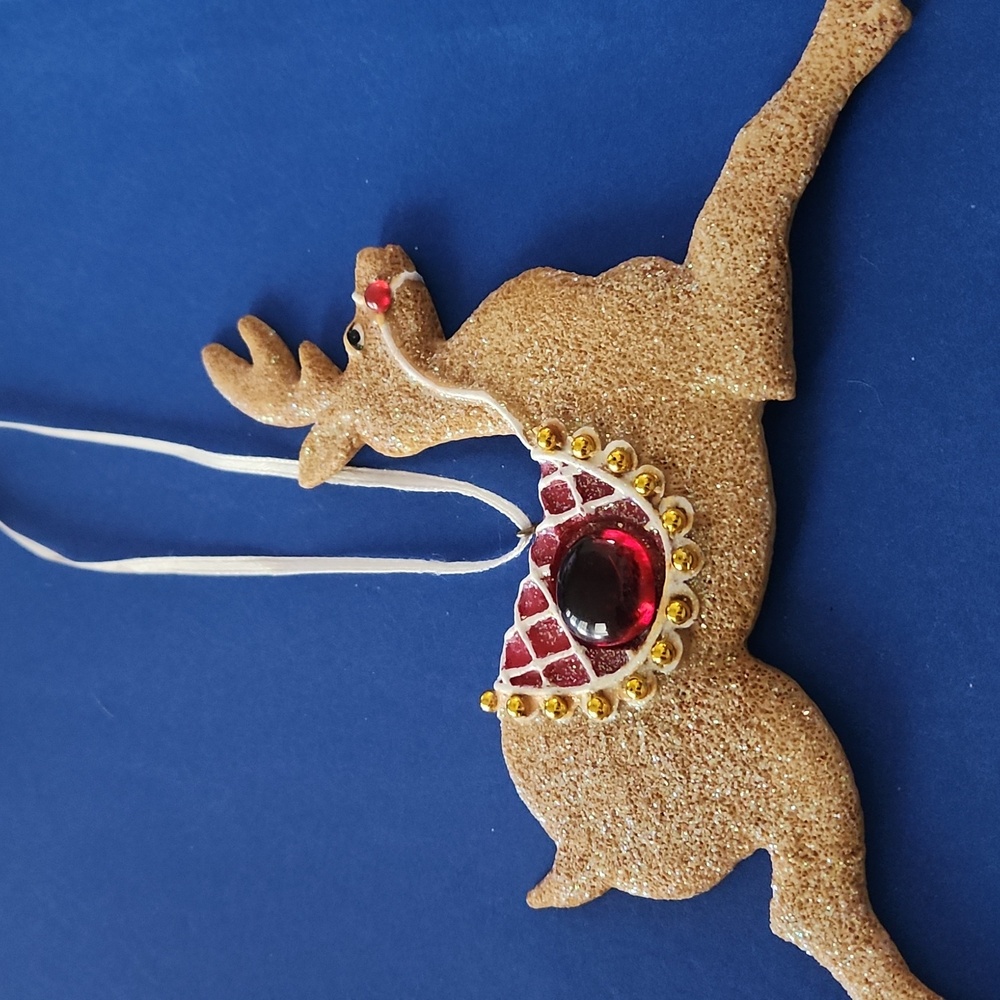 Beautiful re8ndeer ornament